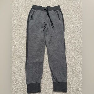 Lululemon Get Going Jogger 28.5"
Heathered Core Dark Grey / Heathered Black